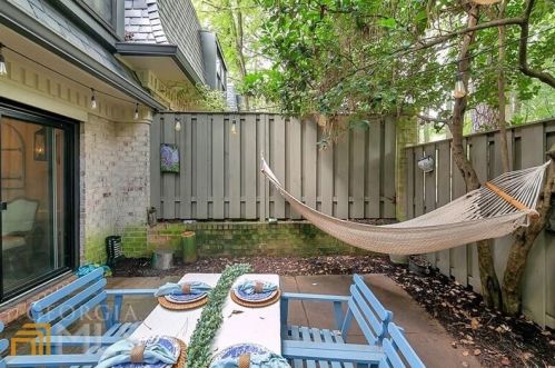 56 Cantey Pl, Atlanta GA  30327-4082 exterior