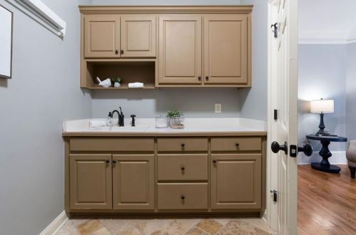 555 Glenmanor Ct, Atlanta GA  30328-4270 exterior
