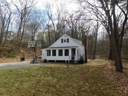 71 Edwards St, Laconia, NH 03246-3828