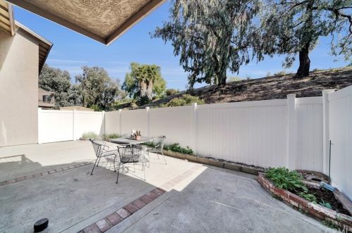 500 Tustin Ave, Anaheim CA  92807-2658 exterior