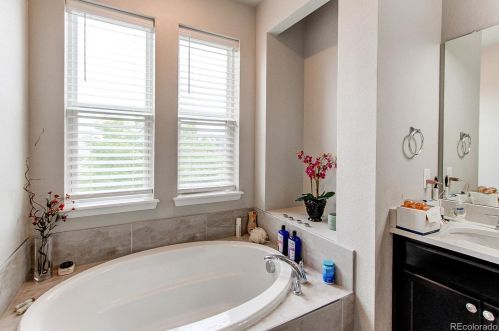 14653 Belleview Dr, Aurora CO 80015-2258 exterior