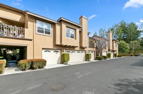 946 Country Glen Way, Anaheim, CA 92808-2600