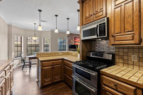 206 Deep Dl Ln, Conroe TX  77304-7208 exterior