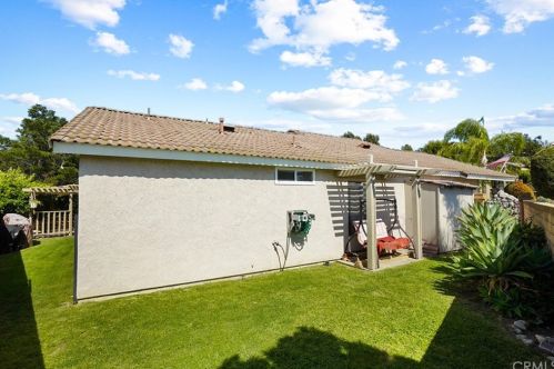 260 Brookside Ct, Anaheim CA  92808-1204 exterior