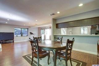 73 Barmore Ct, Glendale, CA 91206-1705