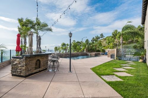 18458 Lakepointe Dr, Riverside CA  92503-0252 exterior