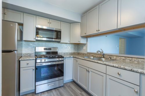 1109 Rockport Dr, Carol Stream IL  60188-2984 exterior