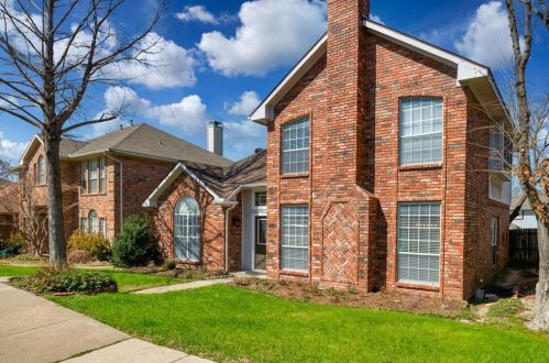 2111 Daniel Way, Carrollton TX 75006-1666 exterior