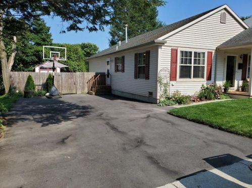 71 Imera St, Providence, RI 02909-3901