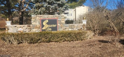 78 Hickory Way, Mount Arlington, NJ 07856-1358