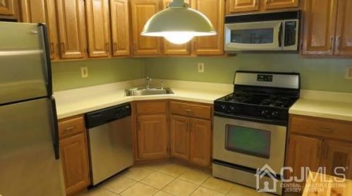 262 Hampshire Ct, Piscataway, NJ 08854-6243