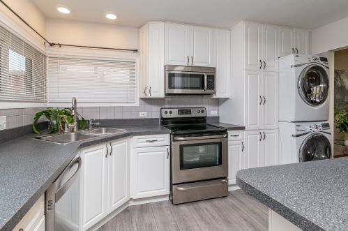 8316 Elmore St, Niles IL 60714-1943 exterior