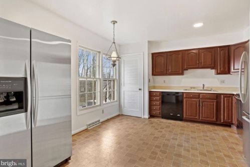 6058 Haverhill Ct, Springfield VA  22152-1213 exterior