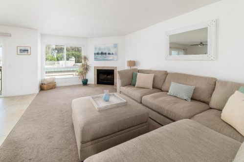 713 Copper Dr, Vista, CA 92083-4423