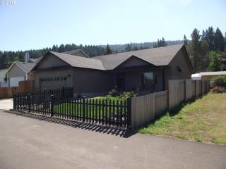 281 71st St, Springfield, OR 97478-8002