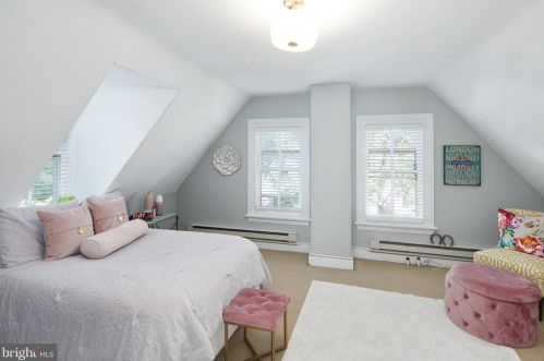 220 Washington Ave, Tavistock NJ 08033-3323 exterior