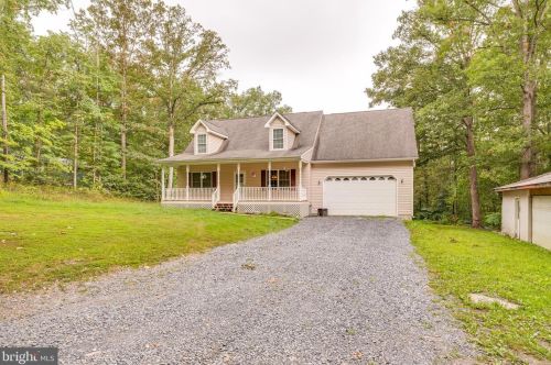 35 Chipmunk Ln, Gerrardstown, WV 25420-3063