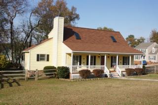 4001 Farm Field Dr, Chester, VA 23831-1176