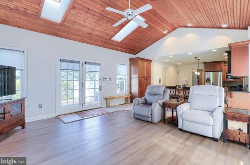 1809 Krystle Dr, Lancaster PA  17602-4143 exterior