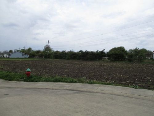 136 Wilshire Dr, Tuscola, IL 61953-7835