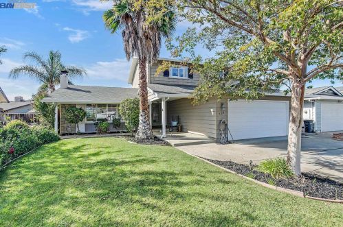 707 Catalina Dr, Livermore, CA 94550-5826