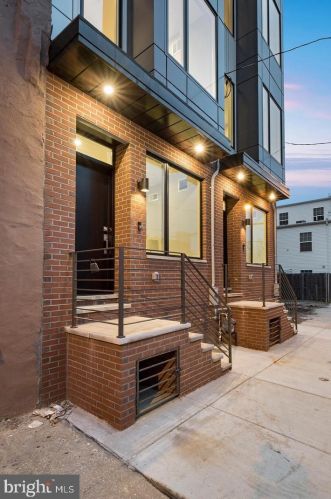 2642 Manton St, Philadelphia PA  19146-3812 exterior