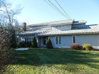 35 Edgewood Dr, Wallingford, CT 06492-2132