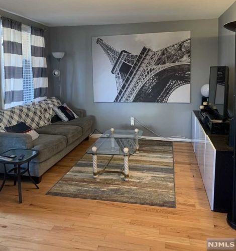 50-209 Pine St, Montclair, NJ 07042-4700