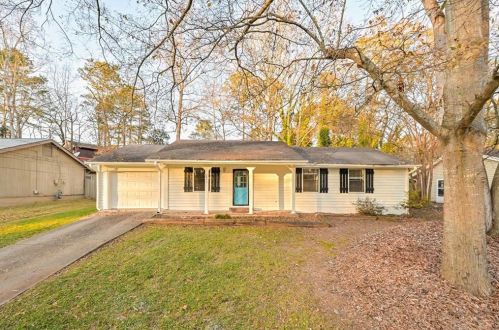 2843 Woodfield Dr, Rex GA 30273-2004 exterior