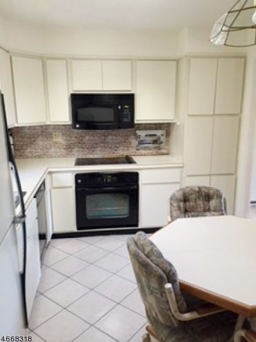 8 Fern Rd, Sparta, NJ 07871-2016
