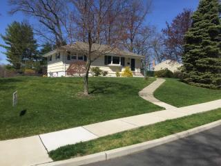 236 Rafkind Rd, Bloomingdale, NJ 07403-1556