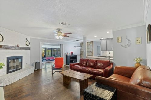 7312 Laurie Dr, Fort Worth, TX 76112-4324