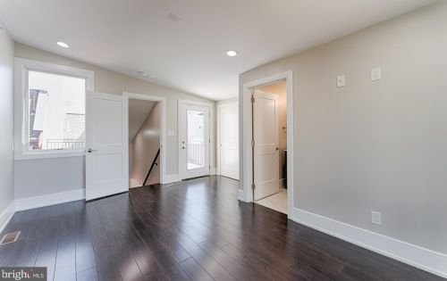 950 Front St, Philadelphia PA 19147-0043 exterior