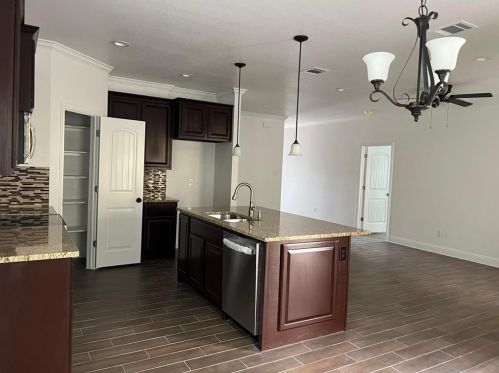 2735 17 St, Fort Worth TX  76106-5009 exterior