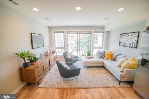 2046 Federal St, Philadelphia, PA 19146-4323