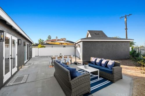 9261 Christine Dr, Huntington Beach CA  92646-8355 exterior