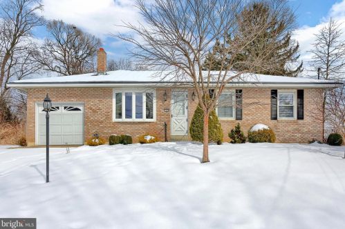 1156 Loop Dr, Harrisburg, PA 17112-2157