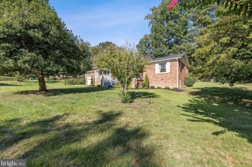 18498 Running Pine Ct, Triangle, VA 22172-1424