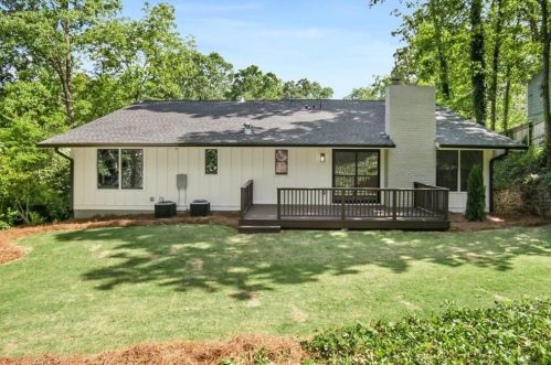 625 Bridgewater Dr, Atlanta GA  30328-2816 exterior