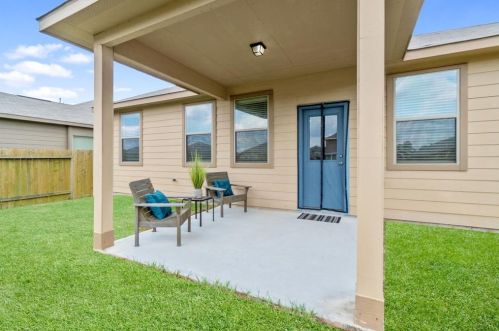 3987 Waukegan Rd, Conroe TX  77306-5870 exterior
