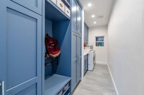 1566 Hillside Dr, Glendale CA  91208-2456 exterior