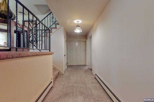 659 Soldier Hill Rd, Oradell, NJ 07649-1201