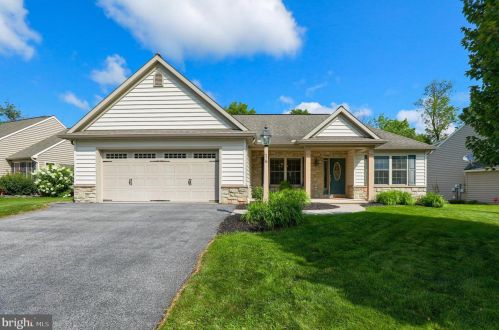 14 Tricia Ln, Ephrata, PA 17522-2636