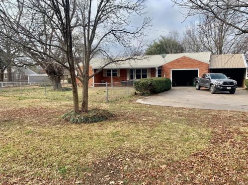 201 Sherman St, Nocona TX 76255-2732 exterior