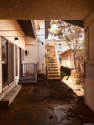 1102 19th Ave, Honolulu HI  96816-4609 exterior