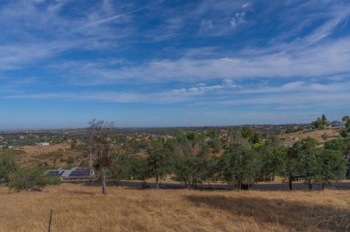6650 Harding Rd, Valley Springs, CA 95252-9439