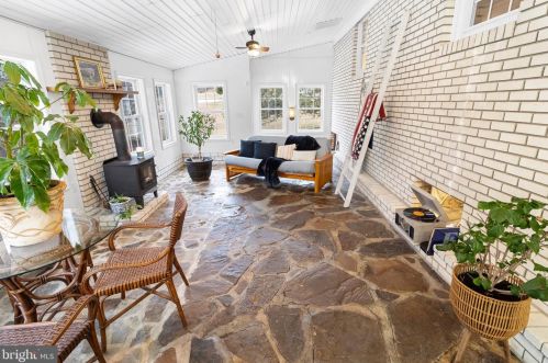 48 Calvin Unger Ln, Berkeley Springs WV 25411-5181 exterior