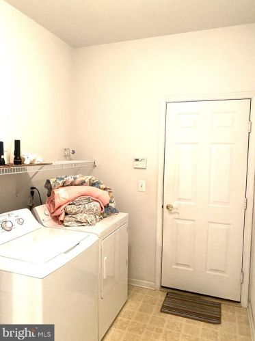 141 Meadowlark Dr, Trenton NJ  08690-3547 exterior