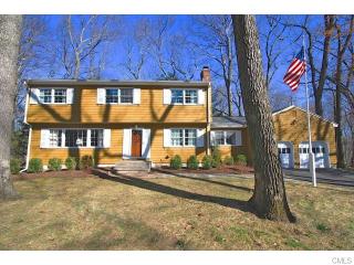 495 Gilbert Hwy, Fairfield, CT 06824-1660