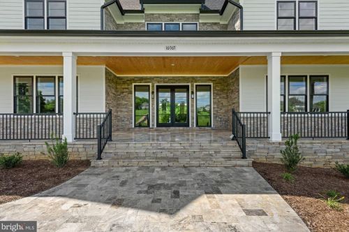 16067 Waterford Creek Cir, Hamilton, VA 20158-3336